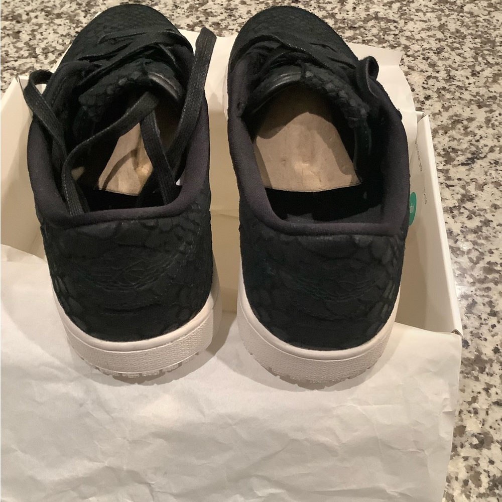 Air Jordans Snake Skin - Picture 2 of 4